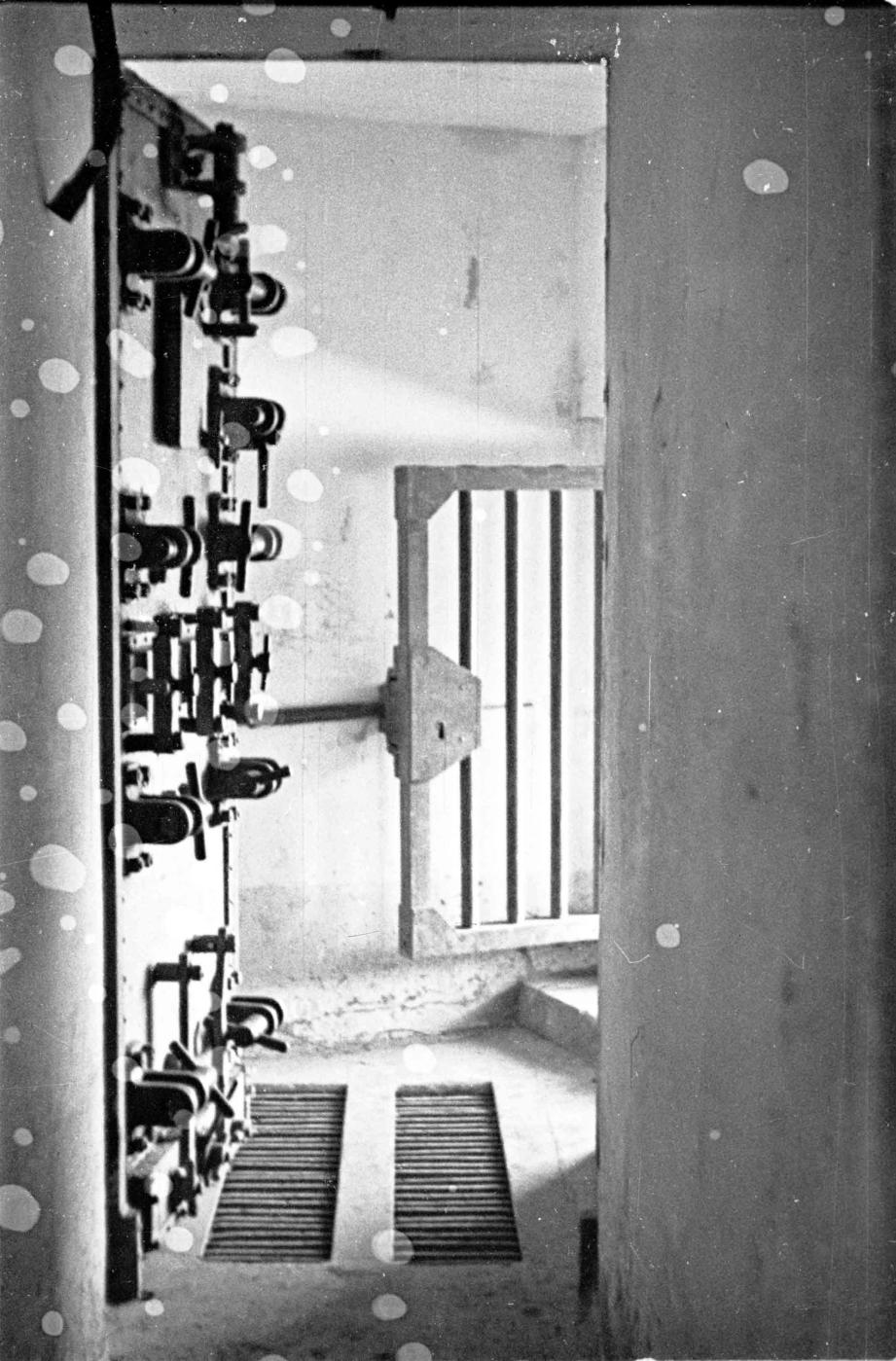 Ligne Maginot - HOCHWALD - (Ouvrage d'artillerie) - Bloc 12
Casemate d'artillerie
Canons de 75 modèle 29
L'issue de secours