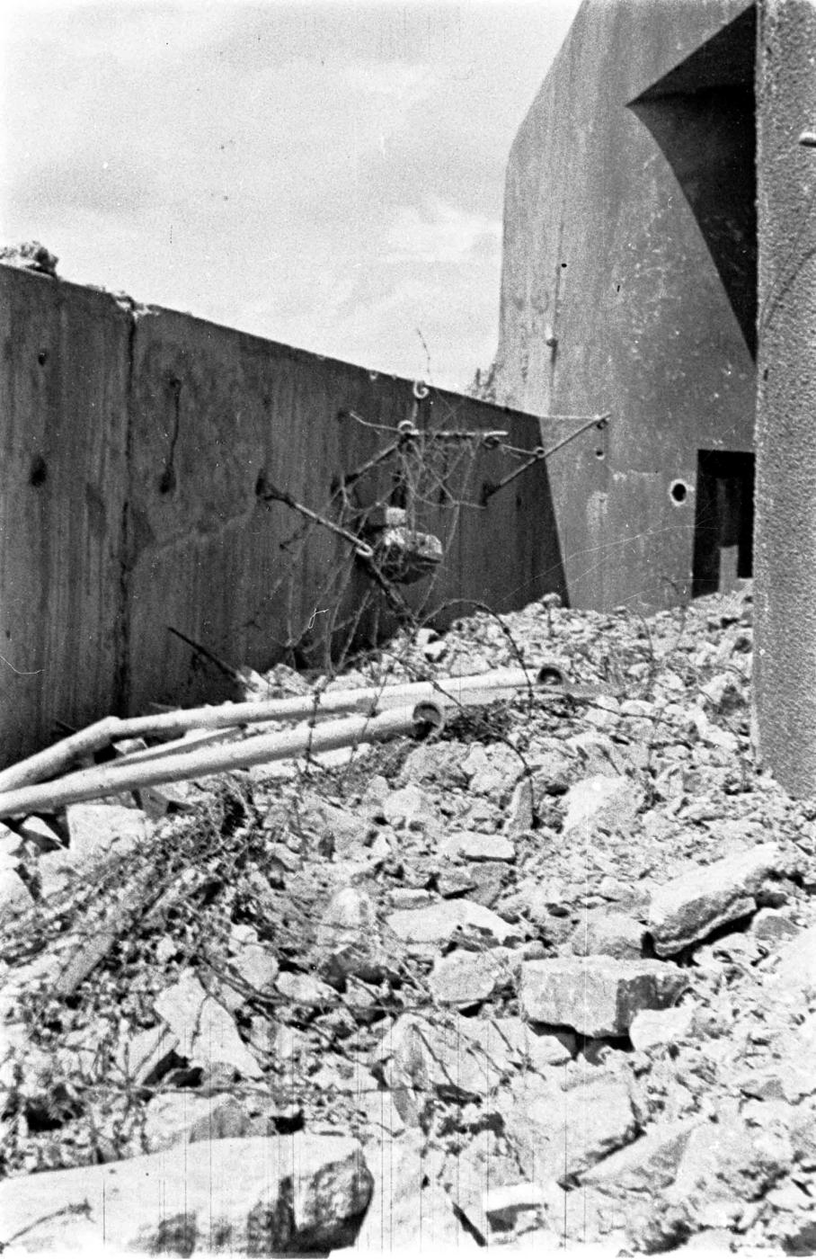 Ligne Maginot - HOCHWALD - (Ouvrage d'artillerie) - Bloc 12
Casemate d'artillerie
Le fossé après les combats - Albert HAAS