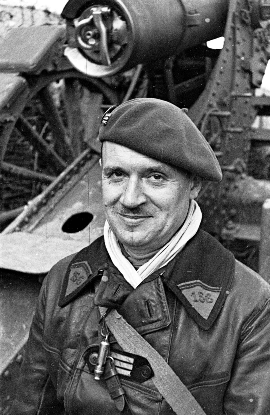 Ligne Maginot - HOCHWALD - (Ouvrage d'artillerie) - Les officiers de l'ouvrage
Le Cne Barrier commandant l'artillerie de l'ouvrage Est - Inconnu