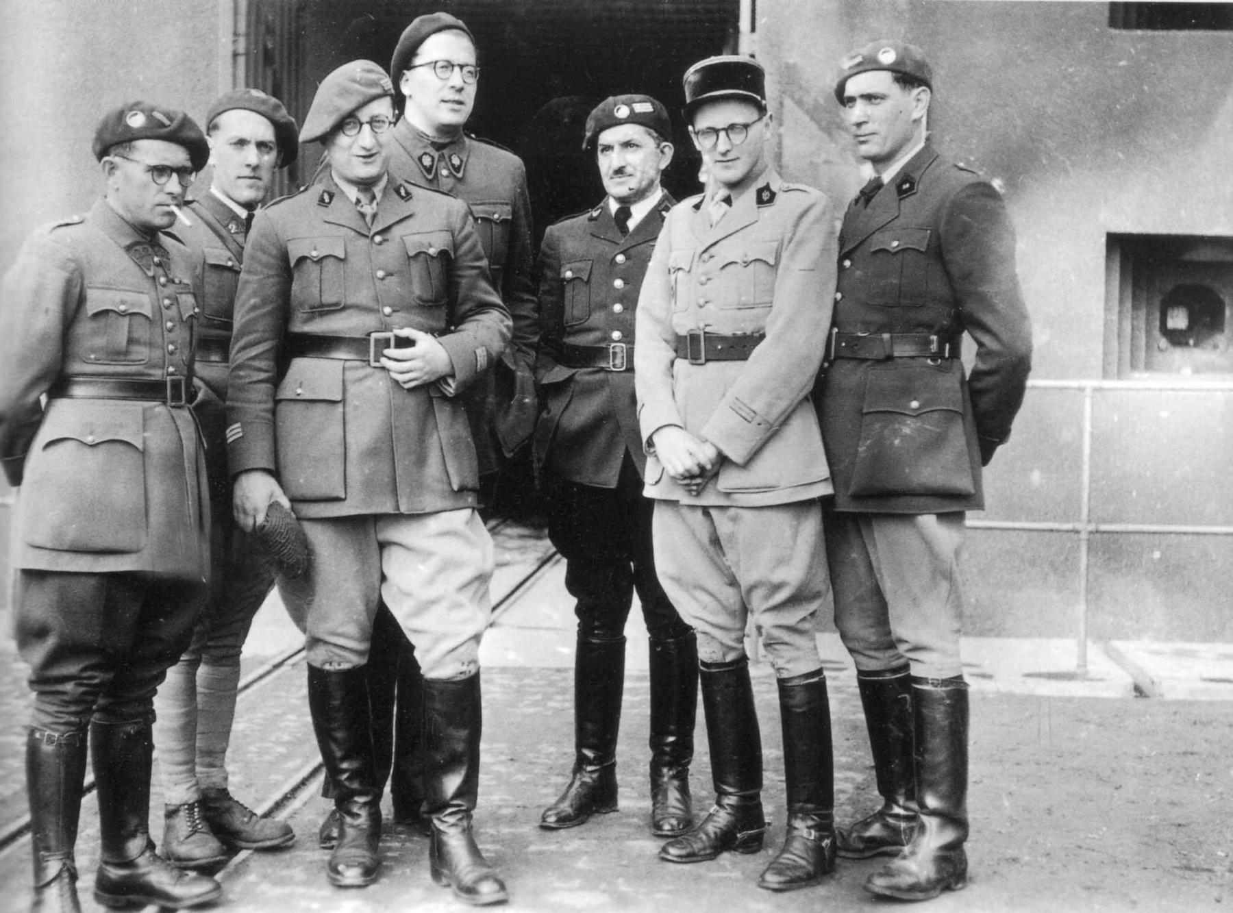 Ligne Maginot - HOCHWALD - (Ouvrage d'artillerie) - L'entrée munitions 
Le Cne Nunninger commandant l'infanterie de l'ouvrage , Lt Haensel officier adjoint, Cne Brice Robert commandant le Génie, Medecin-Lieutenant Rothenhofer , Cne Walter commandant en second, Medecin-Lieutenant Adrian, Lt Pulfermuller  commandant les sapeurs de chemin de fer(15° RG) - Albert Haas