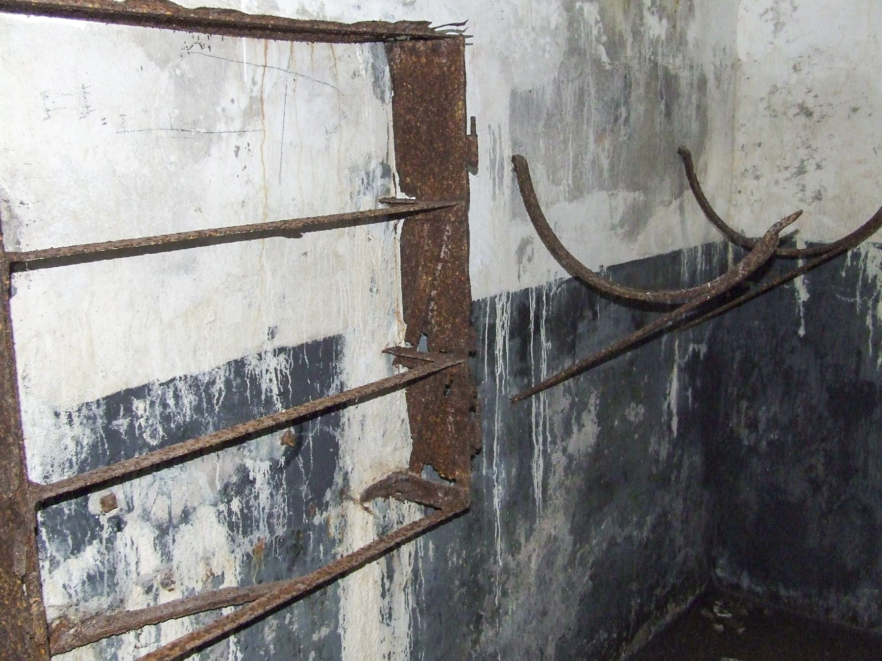 Ligne Maginot - LIEDERSCHIEDT - MAISON FORTE - (Poste GRM - Maison Forte) - Des restes d'équipements.