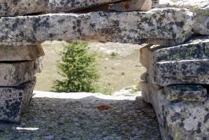 Ligne Maginot - VALLON DE SANGUINIERE - (Cuve pour arme d'infanterie) - Détail d'un créneau