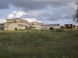 Ligne Maginot - LA FERTE - (Camp de sureté) - Vue sur la partie supérieure du casernement depuis le lieu dit 'LA ROSIERE'