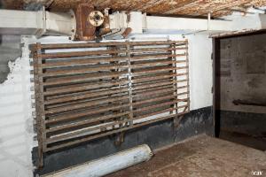 Ligne Maginot - BASSE PARTHE EST - C46 - (Casemate d'infanterie - Simple) - Chambre de tir
Casier pour les munitions du canon antichar