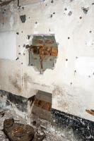Ligne Maginot - BASSE PARTHE EST - C46 - (Casemate d'infanterie - Simple) - Créneaux pour FM, le créneau supérieur assure la défense rapproche de l'entrée, le créneau inférieur la couverture du fossé