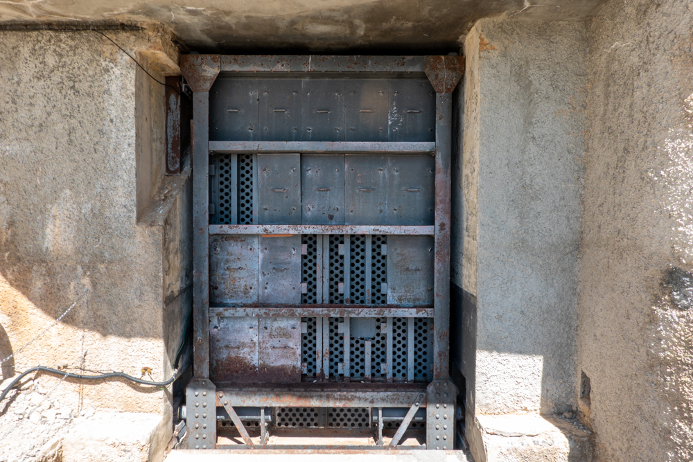Ligne Maginot - JANUS - (Ouvrage d'artillerie) - Bloc 1
Vue rapprochée du pont levis - Michel Teiten