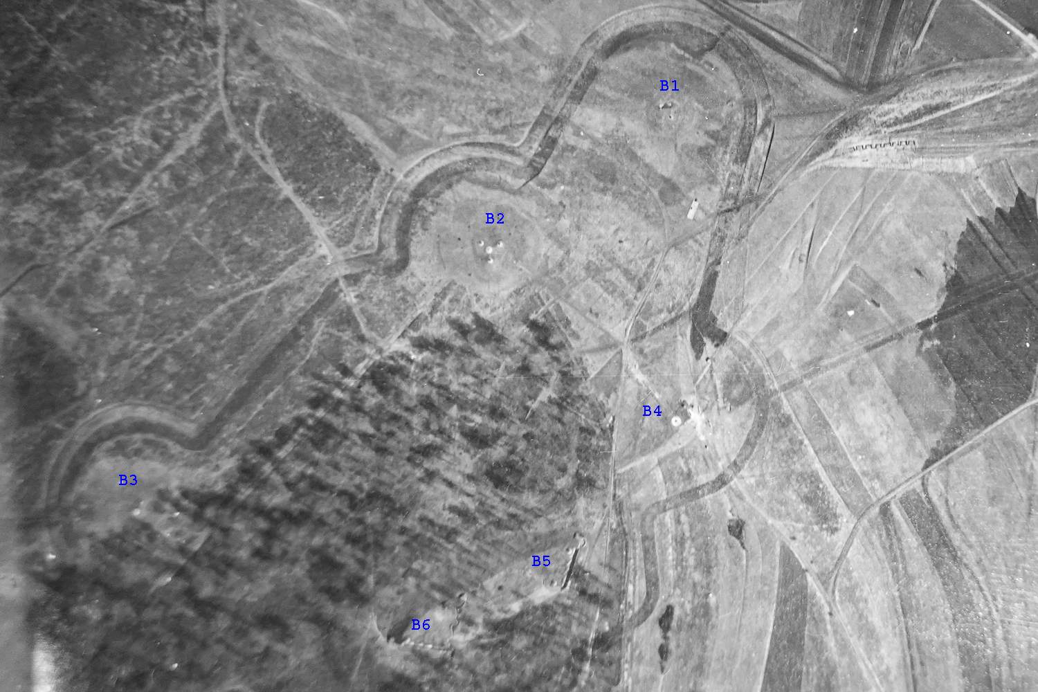 Ligne Maginot - LATIREMONT - A3 - (Ouvrage d'artillerie) - Vue aérienne du 12 mars 1940 des blocs avant de l'ouvrage - Armée de l'Air 