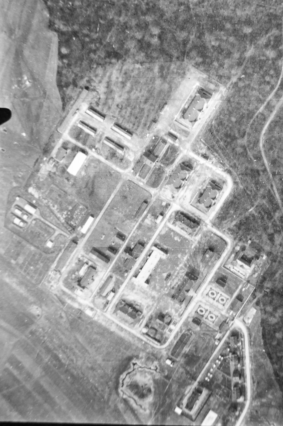 Ligne Maginot - ANGEVILLERS (CAMP) - (Camp de sureté) - Vue aérienne du camp le 11 mars 1940 - Armée de l'Air - Observateur Lt Gaubert 