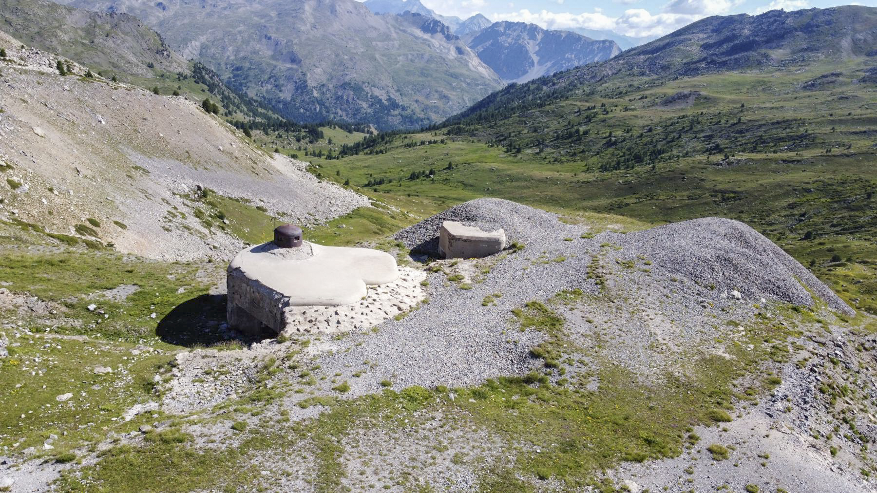 Ligne Maginot - COL DE BUFFERE - (Ouvrage d'infanterie) - Bloc 1 et le bloc cheminée - ELLENA Daniel - CUNY Philippe
