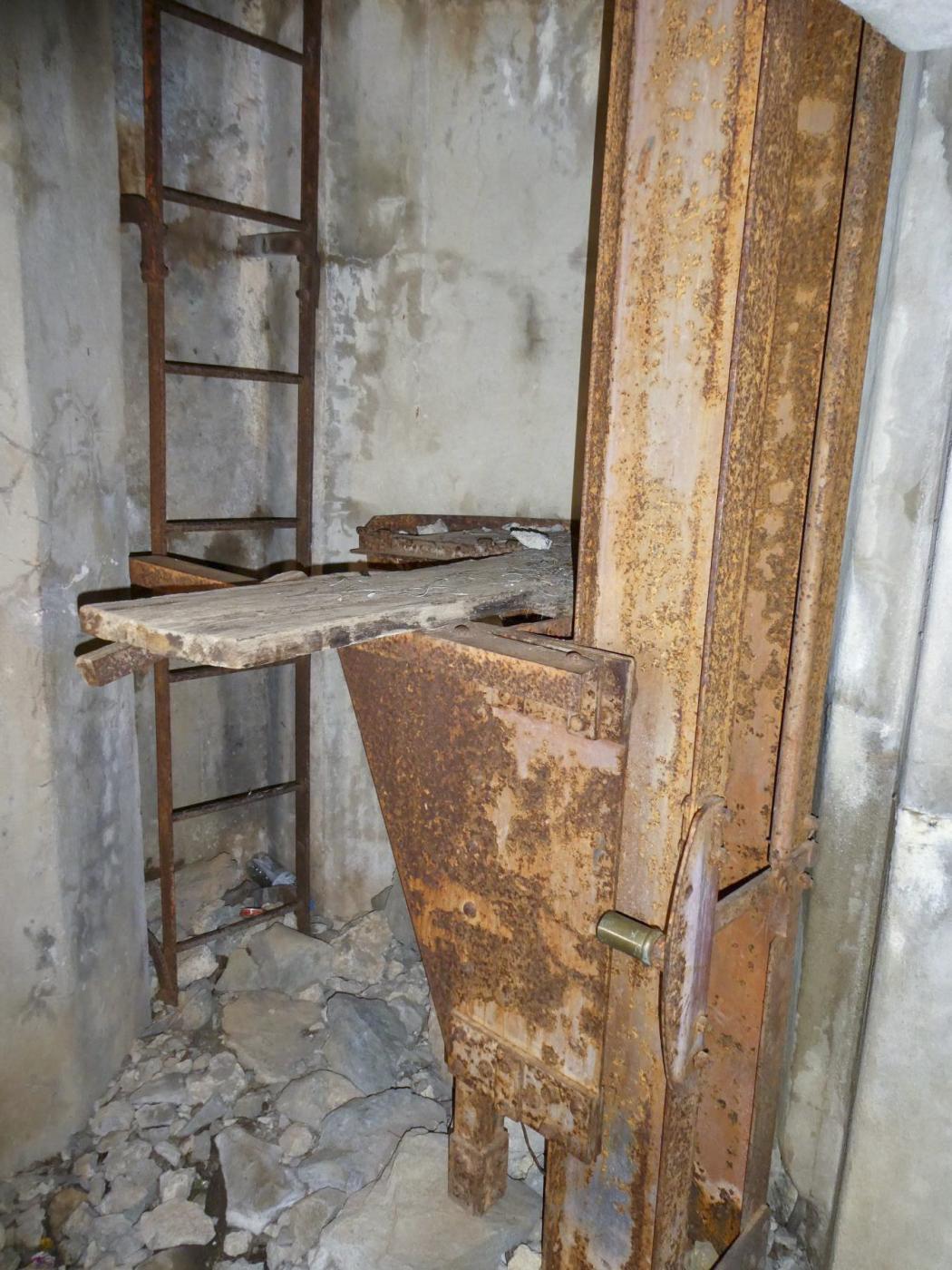 Ligne Maginot - COL DE BUFFERE - (Ouvrage d'infanterie) - Bloc 1
Cloche GFM - ELLENA Daniel - CUNY Philippe