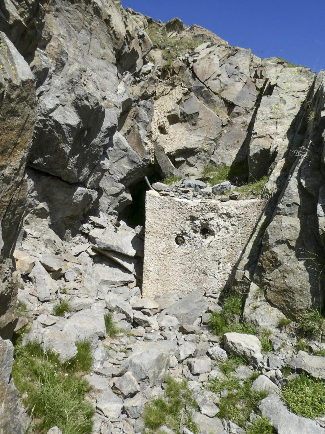 Ligne Maginot - COL DE BUFFERE - (Ouvrage d'infanterie) - Issue de secours inachevée et le blockhaus MOM - ELLENA Daniel - CUNY Philippe