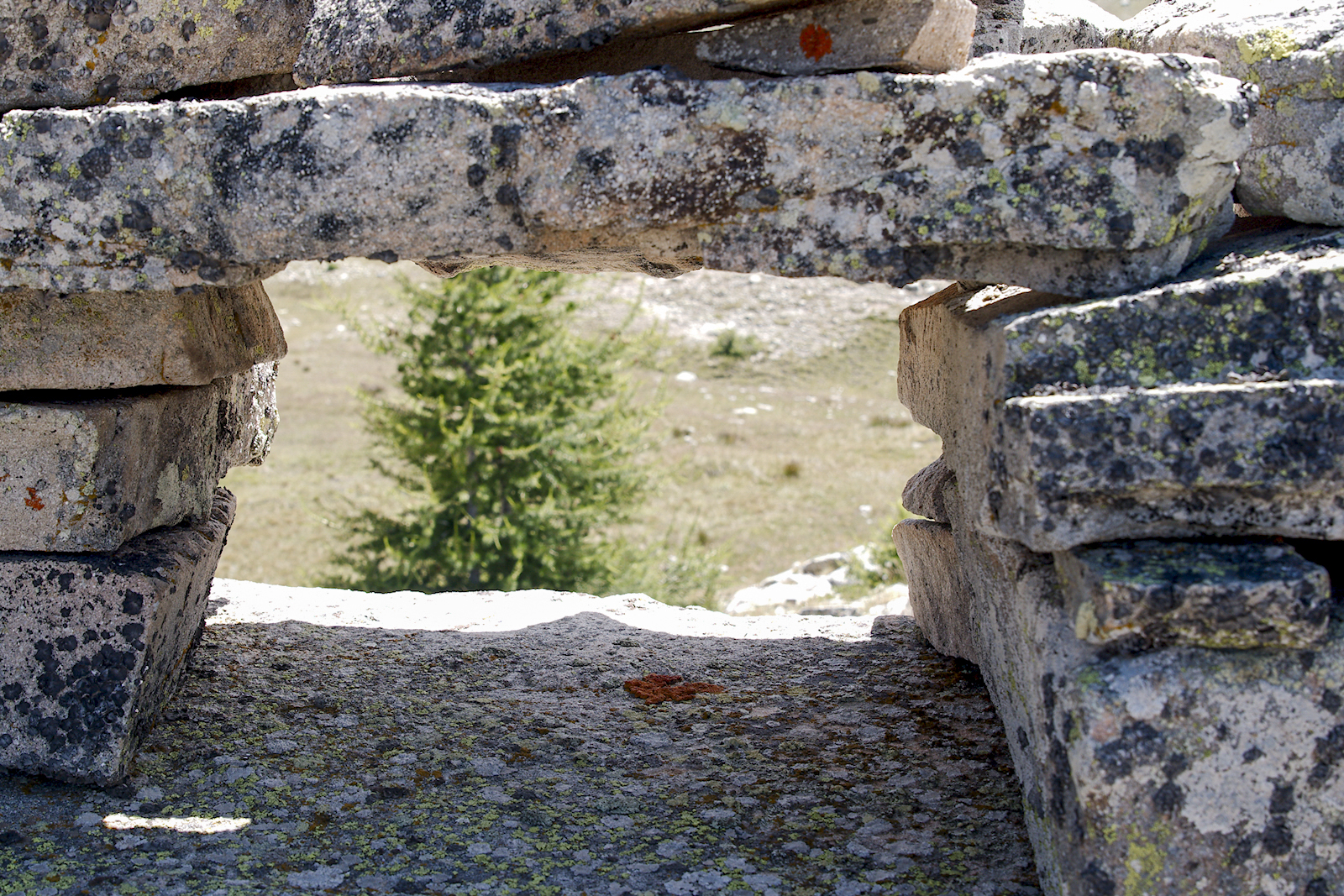 Ligne Maginot - VALLON DE SANGUINIERE - (Cuve pour arme d'infanterie) - Détail d'un créneau - Edouard Evangelisti