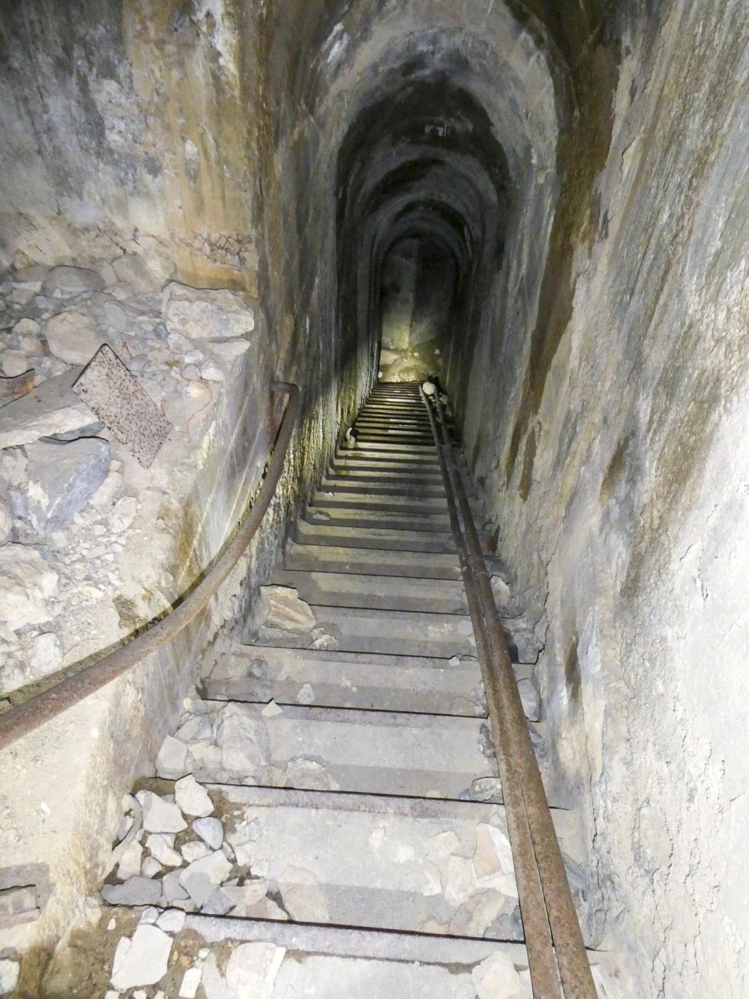 Ligne Maginot - COL DE BUFFERE - (Ouvrage d'infanterie) - Descente à partir du bloc 1 - ELLENA Daniel - CUNY Philippe