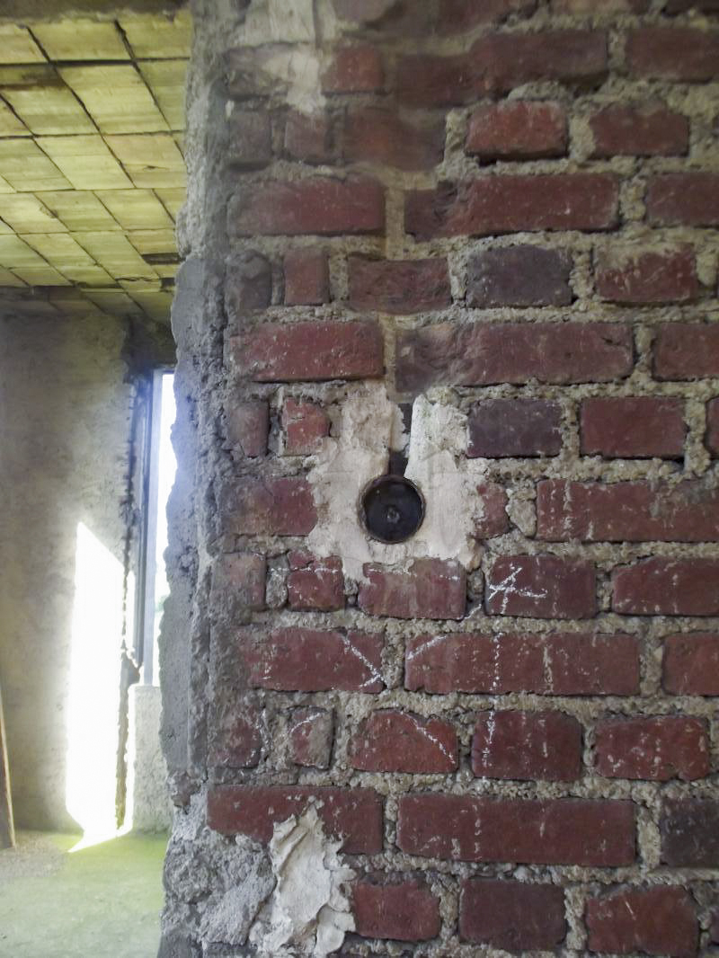 Ligne Maginot - LA FERTE - (Camp de sureté) - Intérieur du bâtiment principal, saignée pour raccordement électrique.