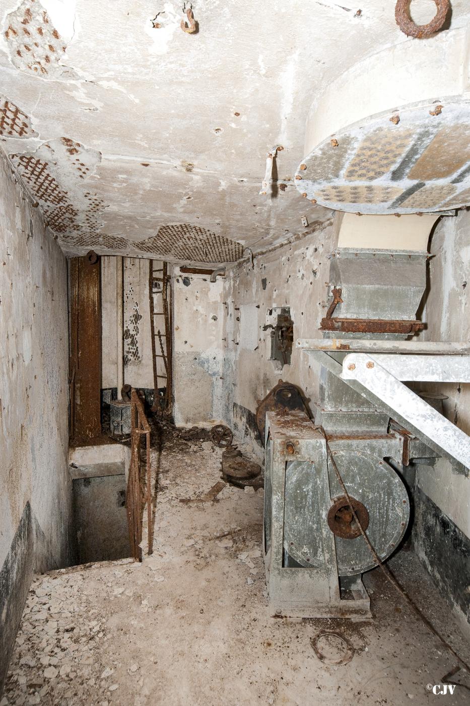 Ligne Maginot - BASSE PARTHE EST - C46 - (Casemate d'infanterie - Simple) - Etage supérieur, 
Les vestiges du système de ventilation-filtrage