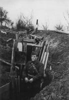 Ligne Maginot - GALGENBERG - A15 - (Ouvrage d'artillerie) - A proximité de l'ouvrage:
Aménagement de la position entre Galgenberg et Sentzich
Sur la photo, l'aspirant Edmond Caspar (1919-2000)