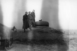Ligne Maginot - ASCHBACH EST - O2 - (Casemate d'infanterie - Double) - Lt Vialle - Lt ?? et Lt Beck ?
Posant devant la cloche VDP