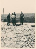 Ligne Maginot - LAUDREFANG - A37 - (Ouvrage d'infanterie) - Bloc 1
Les dessus après les combats
Lutzenfichter (de dos) - René Vion