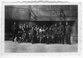 Ligne Maginot - IMMERHOF - A10 - (Ouvrage d'infanterie) - Une partie de l'équipage restée après l'armistice pour nettoyer les abords (déminage) et entretenir l'ouvrage 