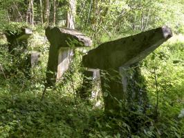Ligne Maginot - B817 - LA GALOPERIE NORD - (Blockhaus pour canon) - L'obstacle anti char trés particulier entre le blockhaus et la frontiére.