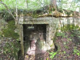 Ligne Maginot - BA8 - LE MAMELON - (Blockhaus pour canon) - Noter la très faible épaisseur de la dalle.