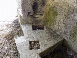 Ligne Maginot - BA81 - ROCROI OUEST 1 - (Blockhaus pour canon) - Les positions pour les pieds AC 25mm ou 37mm