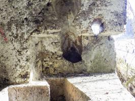 Ligne Maginot - BA81 - ROCROI OUEST 1 - (Blockhaus pour canon) - Les trous pour l'évacuation des douilles et passage de cables