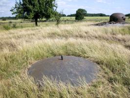 Ligne Maginot - BREHAIN - A6 - (Ouvrage d'artillerie) - Bloc 5
Tourelle de 135 mm avec la cloche GFM du bloc au second plan
