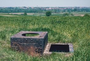 Ligne Maginot - RITTERSHOFFEN (2°BON - 79° RIF) - (PC de Quartier) - L'observatoire dans son massif bétonné avant son démontage