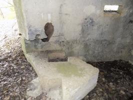 Ligne Maginot - BA96 - AVANCÉE DE ROCROI SUD-OUEST - (Blockhaus pour arme infanterie) - Disposition permettant de mettre en place les bêches deux types de canon AC 
Créneau FM