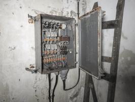 Ligne Maginot - JANUS - (Ouvrage d'artillerie) - Un boitier électrique.