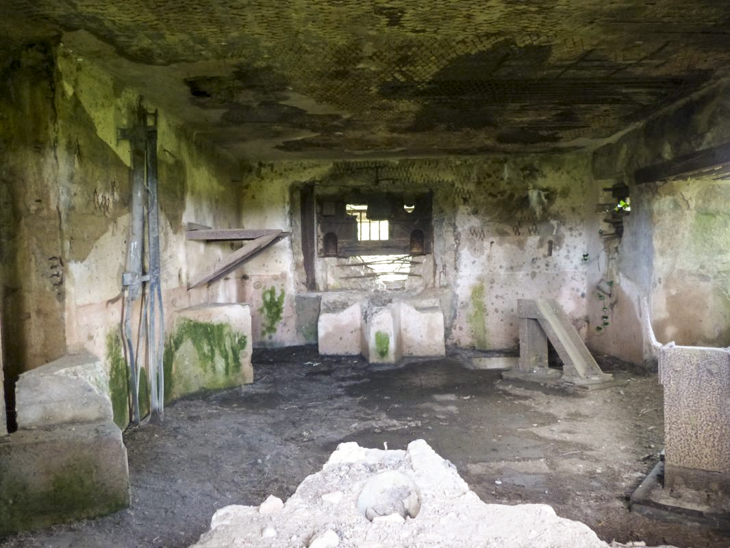 Ligne Maginot - B814 - LE CIMETIERE - (Blockhaus pour canon) - 