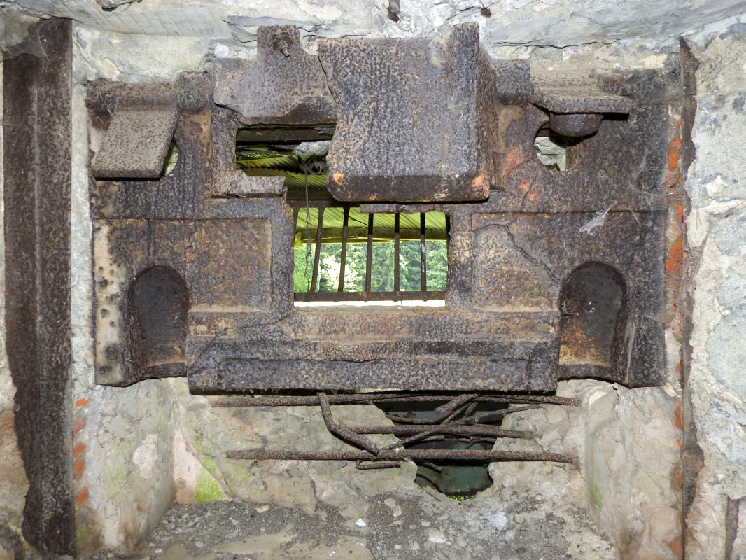 Ligne Maginot - B814 - LE CIMETIERE - (Blockhaus pour canon) - 