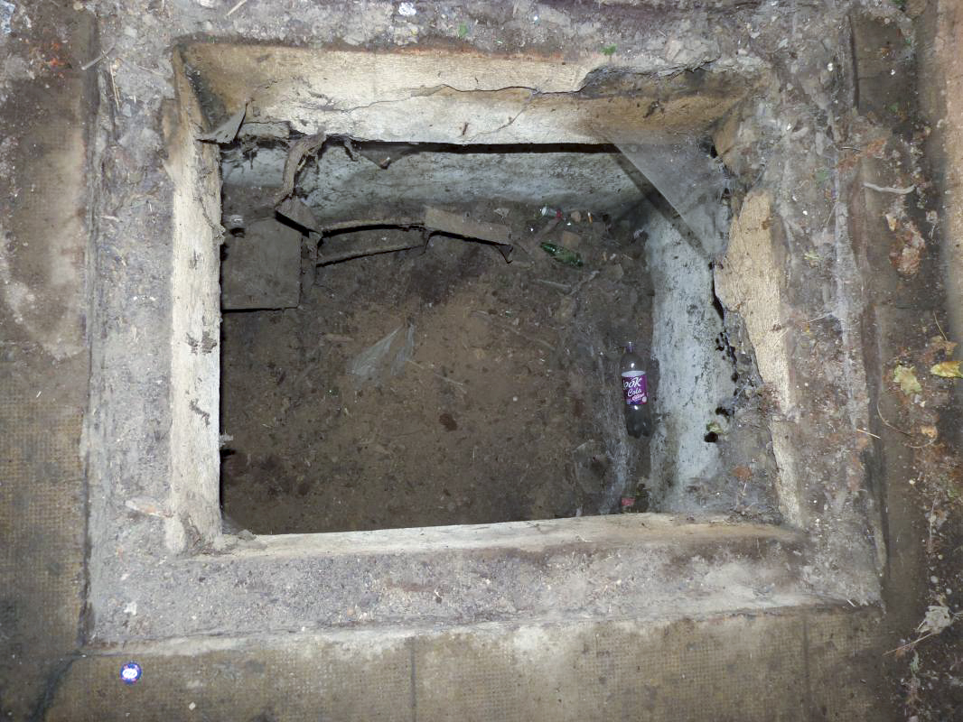 Ligne Maginot - B814 - LE CIMETIERE - (Blockhaus pour canon) - Accés au niveau inférieur - JMBrams