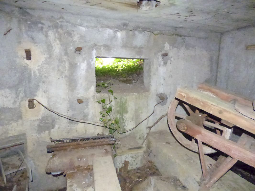 Ligne Maginot - BA35 - LA NEUVILLE OUEST - (Blockhaus pour canon) - 