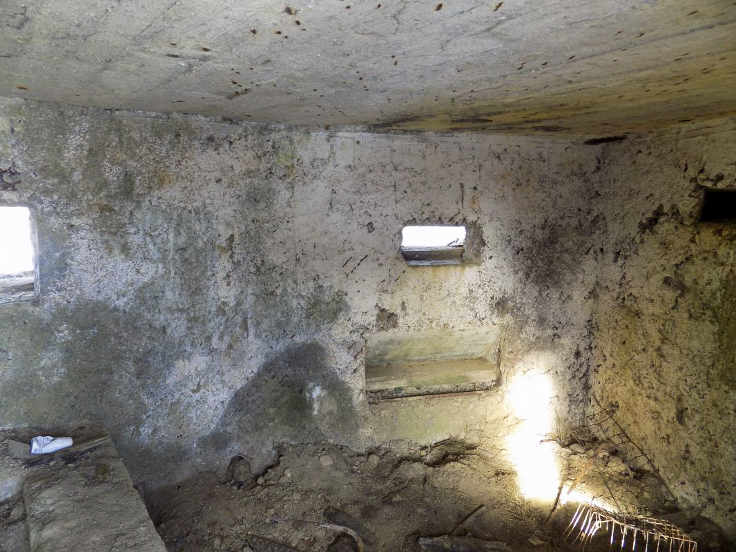 Ligne Maginot - BA81 - ROCROI OUEST 1 - (Blockhaus pour canon) - Créneau frontal Hotchkiss