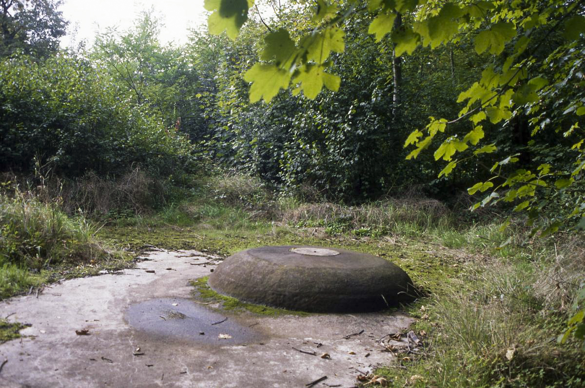 Ligne Maginot - BREHAIN - A6 - (Ouvrage d'artillerie) - Entrée munitions
La cloche lance grenades.