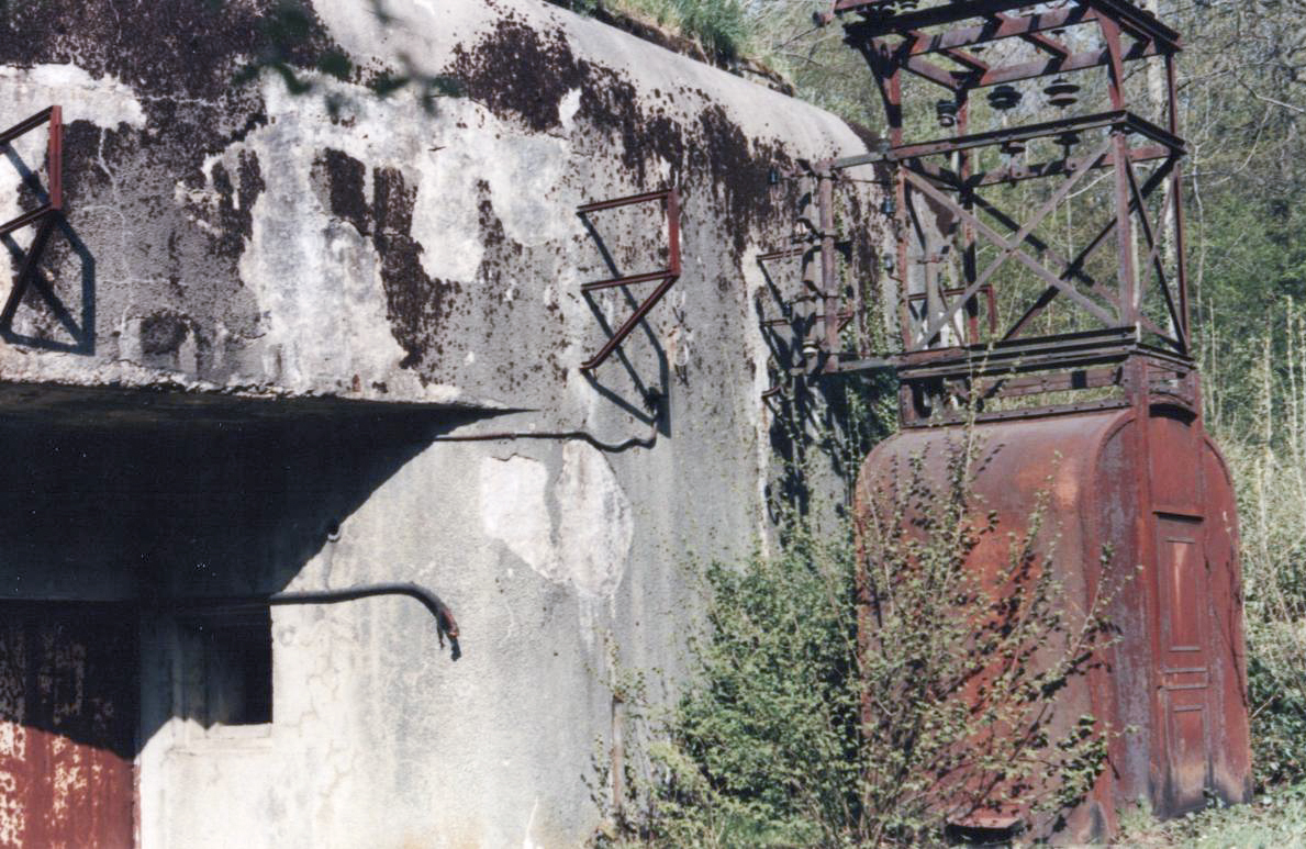 Ligne Maginot - BREHAIN - A6 - (Ouvrage d'artillerie) - Entrée des hommes
Son transformateur