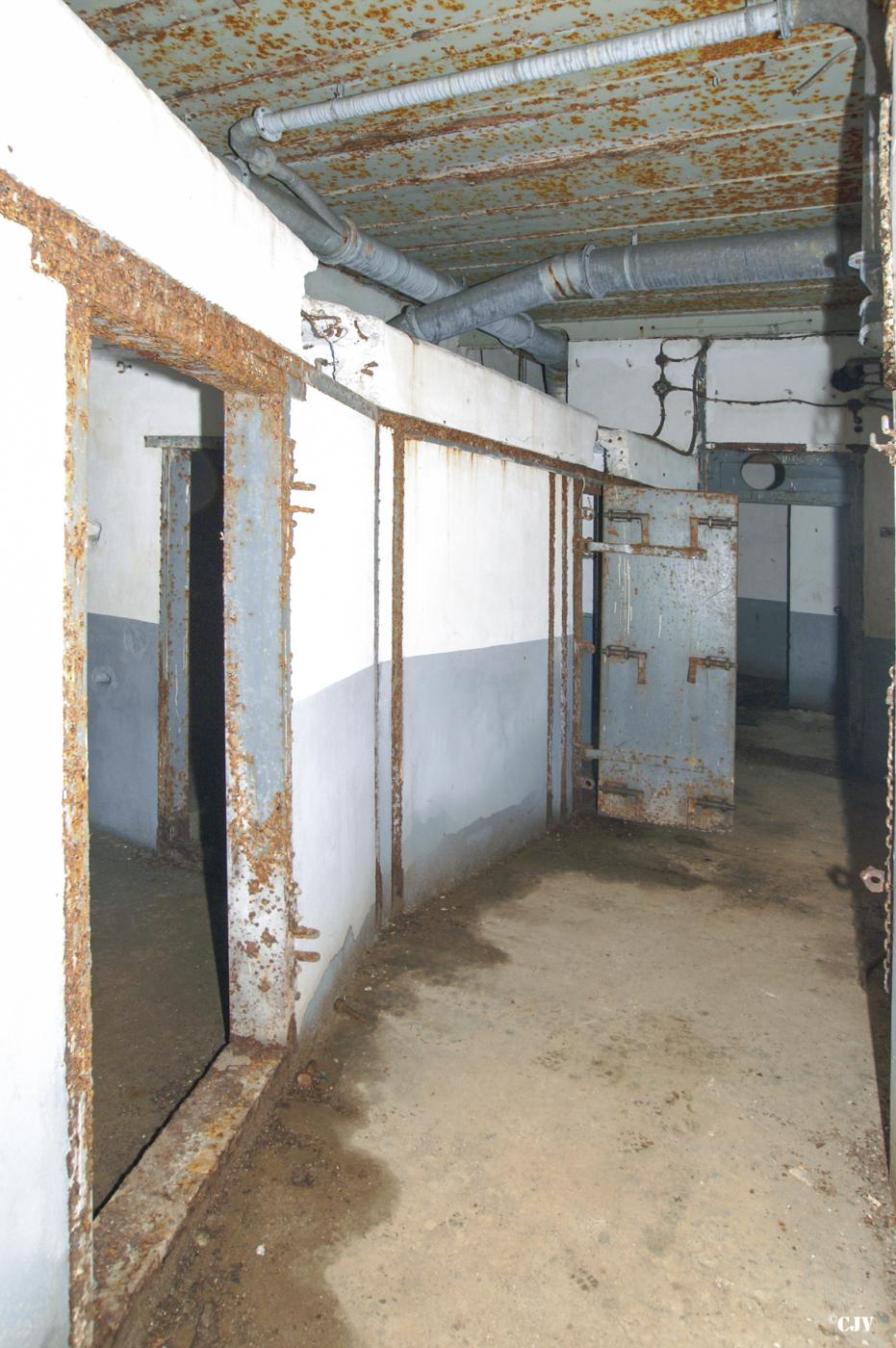 Ligne Maginot - BREHAIN - A6 - (Ouvrage d'artillerie) - Entrée munitions
Couloir avec la douche pour ceux qui sont contaminés par des gaz - Lia VERMEULEN