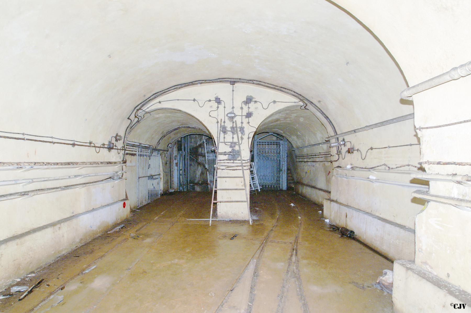 Ligne Maginot - BREHAIN - A6 - (Ouvrage d'artillerie) - Entrée munitions
En bas des monte-charges - Lia VERMEULEN