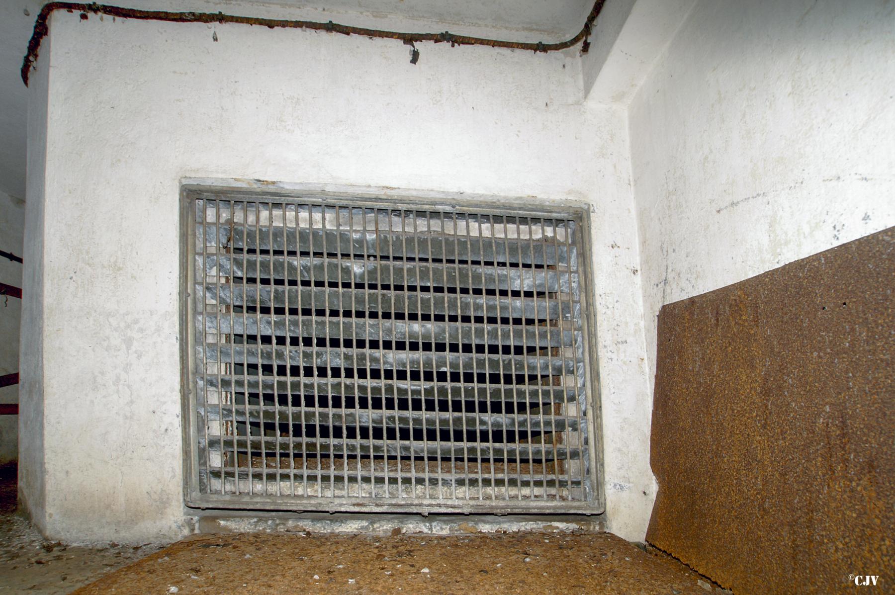 Ligne Maginot - BREHAIN - A6 - (Ouvrage d'artillerie) - Entrée des hommes
Prise d'air frais - Lia VERMEULEN