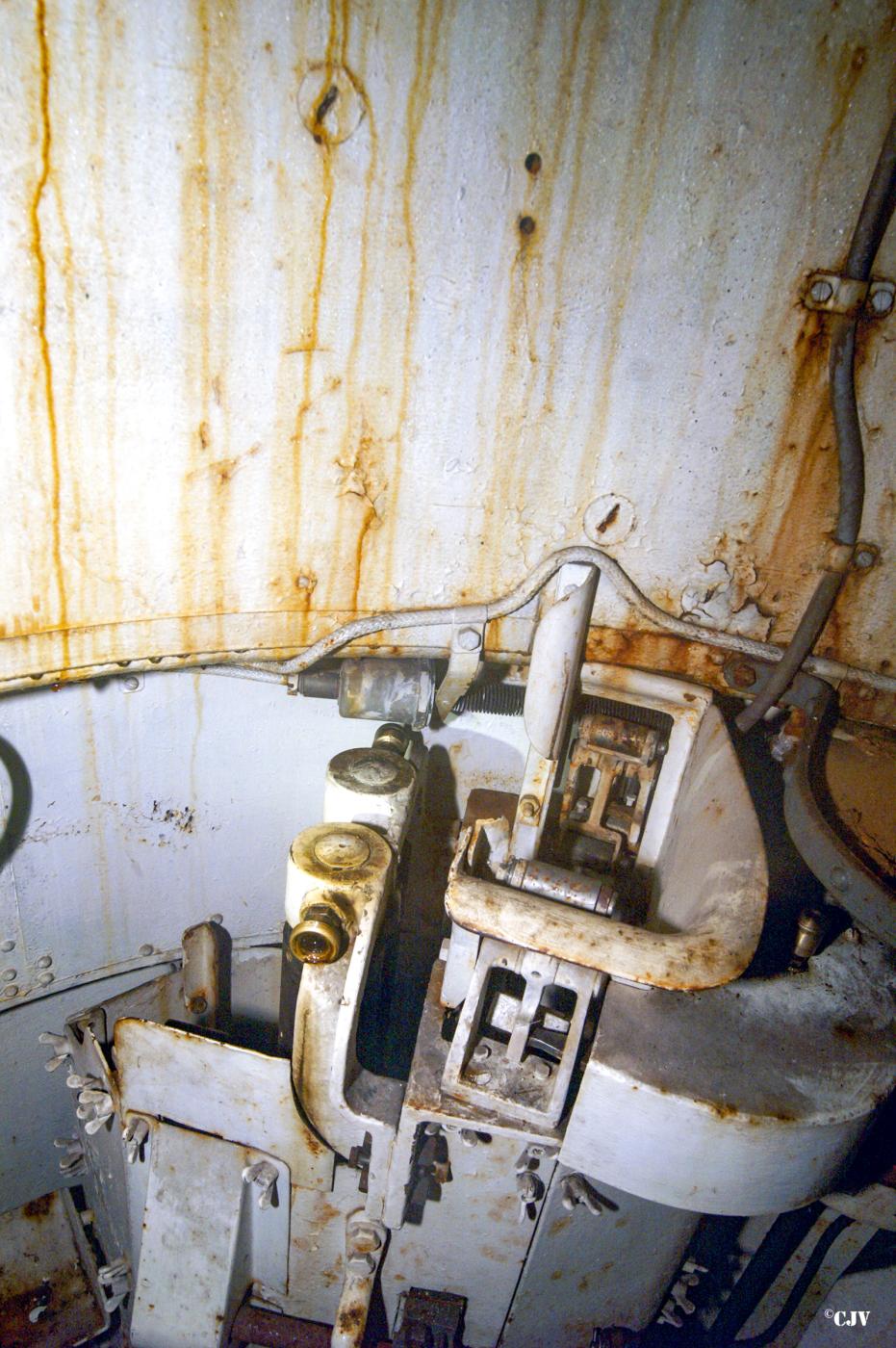 Ligne Maginot - BREHAIN - A6 - (Ouvrage d'artillerie) - Bloc 1
Tourelle de mitrailleuses
La partie haute de la noria alimentant le tireur en chargeurs pour mitrailleuses