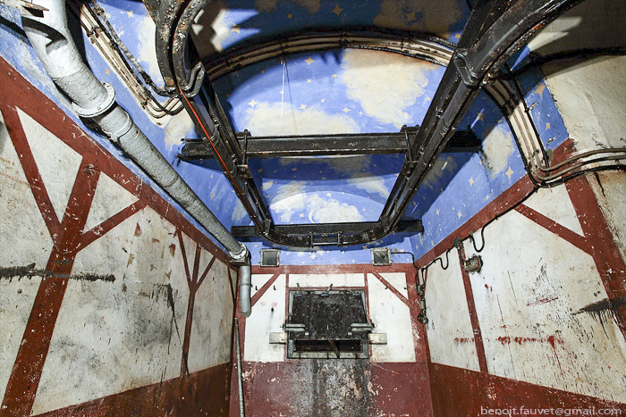 Ligne Maginot - BREHAIN - A6 - (Ouvrage d'artillerie) - Bloc 4
Peinture murale dans le local de récupération des douilles