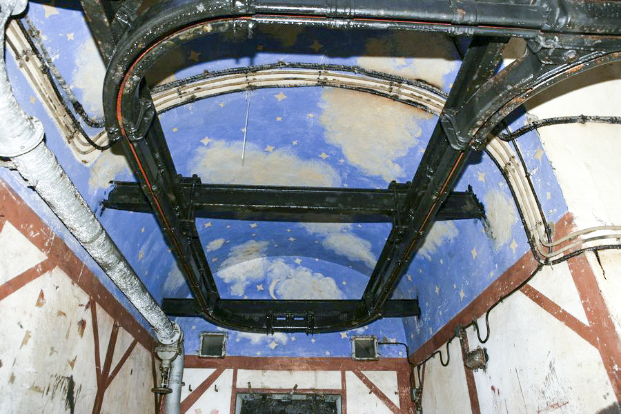 Ligne Maginot - BREHAIN - A6 - (Ouvrage d'artillerie) - Bloc 4
Peinture murale dans le local de récupération des douilles de l'un des blocs d'artillerie