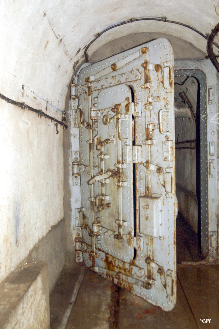 Ligne Maginot - BREHAIN - A6 - (Ouvrage d'artillerie) - Bloc 2
La porte du sas - Lia VERMEULEN