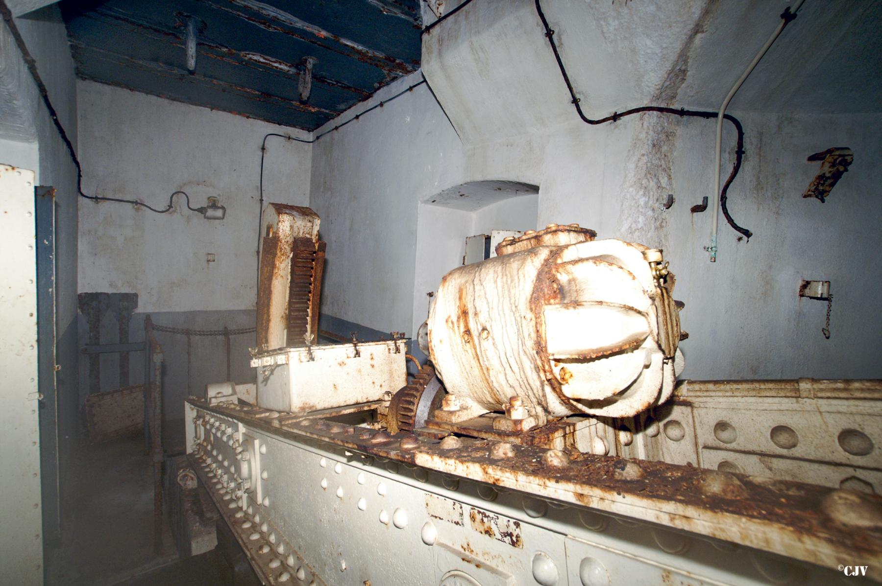 Ligne Maginot - BREHAIN - A6 - (Ouvrage d'artillerie) - Bloc 2
Tourelle de mitrailleuses - Lia VERMEULEN