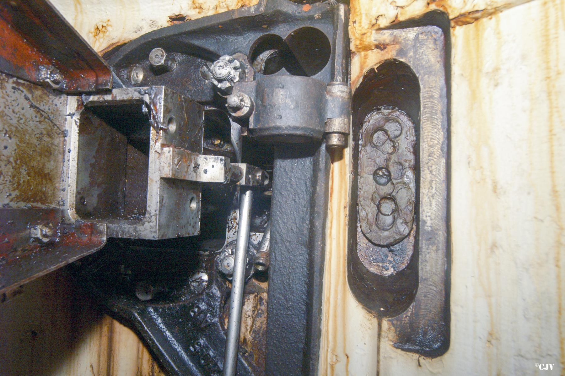 Ligne Maginot - BREHAIN - A6 - (Ouvrage d'artillerie) - Bloc 2
Tourelle de mitrailleuses - Lia VERMEULEN