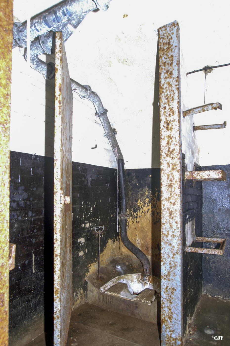 Ligne Maginot - BREHAIN - A6 - (Ouvrage d'artillerie) - Bloc 3
Toilette - Lia VERMEULEN