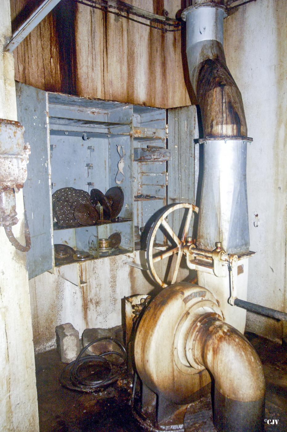 Ligne Maginot - BREHAIN - A6 - (Ouvrage d'artillerie) - Bloc 4
Tourelle de canons obusiers de 75 mle 33
Ventilation - Lia VERMEULEN