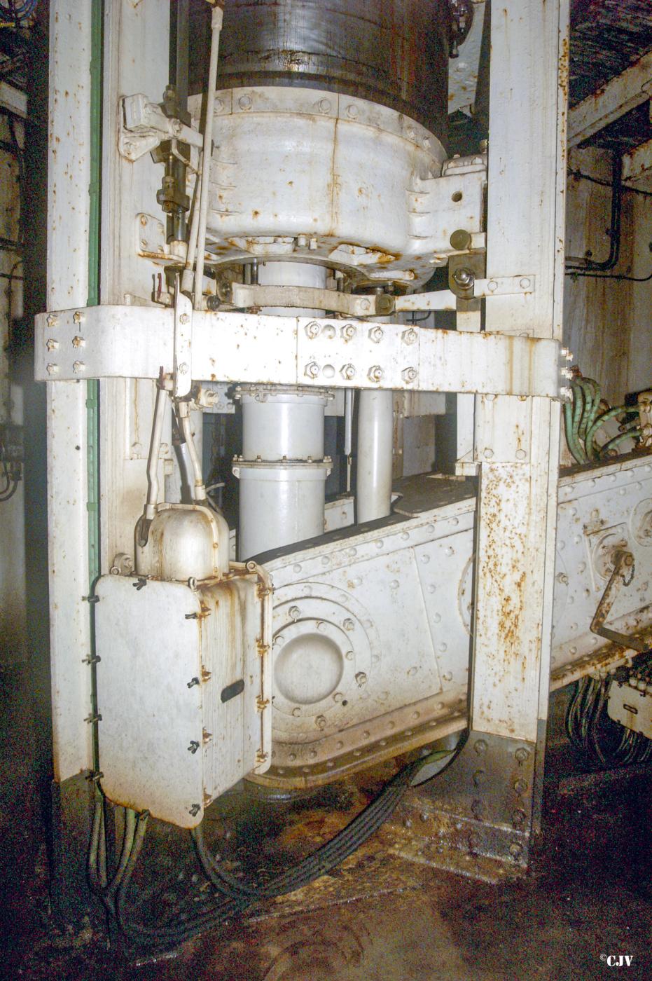 Ligne Maginot - BREHAIN - A6 - (Ouvrage d'artillerie) - Bloc 4
Tourelle de canons obusiers de 75 mle 33
Le balancier - Lia VERMEULEN